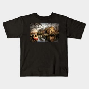 Above Newbury Town Lock Kids T-Shirt